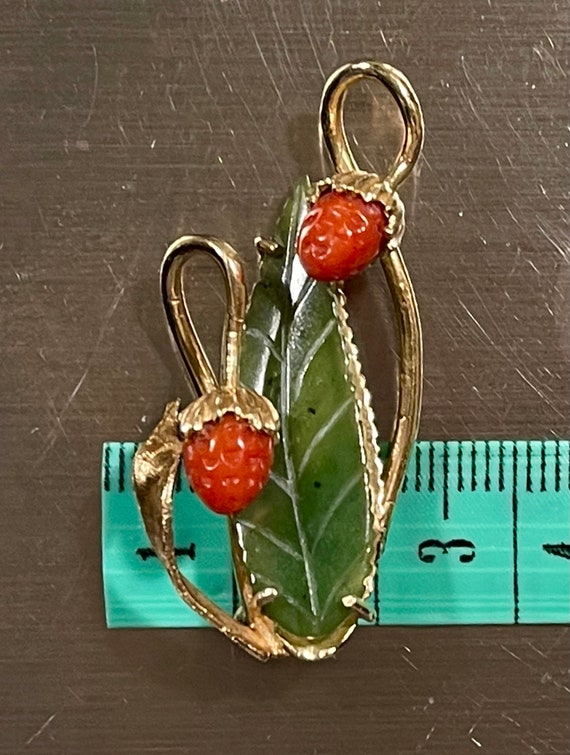 大きな14kの赤珊瑚彫刻のイチゴ翡翠ペンダントブローチ - Etsy 日本