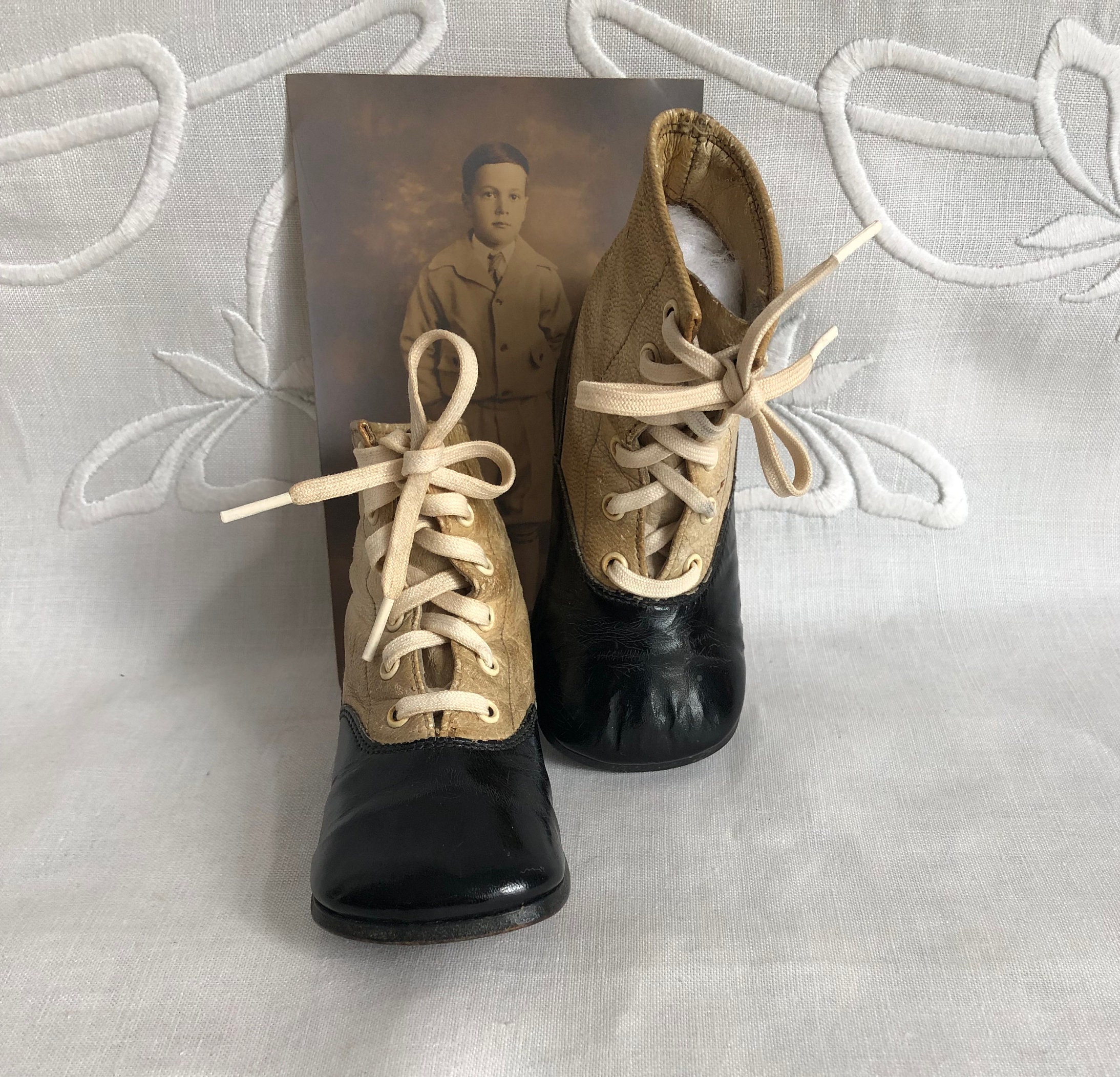 Boy's Vintage Two Tone Lace up Boots~midnight Black and Moonlight