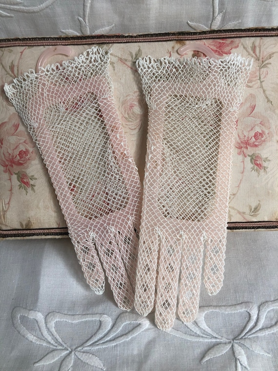 Vintage Delicate White Net Gloves~Antique Wedding 