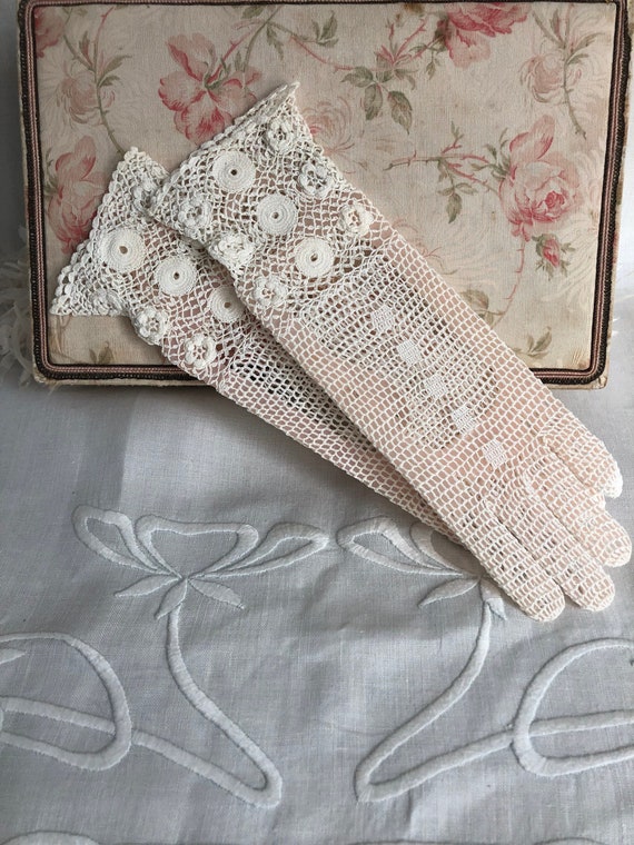 Vintage Net Irish Crochet Gauntlet Gloves~Flower G