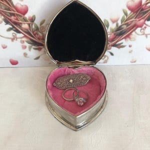 1980&#39;s Silver Plated Heart Shaped Ring Box~Romantic Tea Room Pink and Midnight Black Heart Wedding~Anniversary Gift Box~Ring Bearer Box~