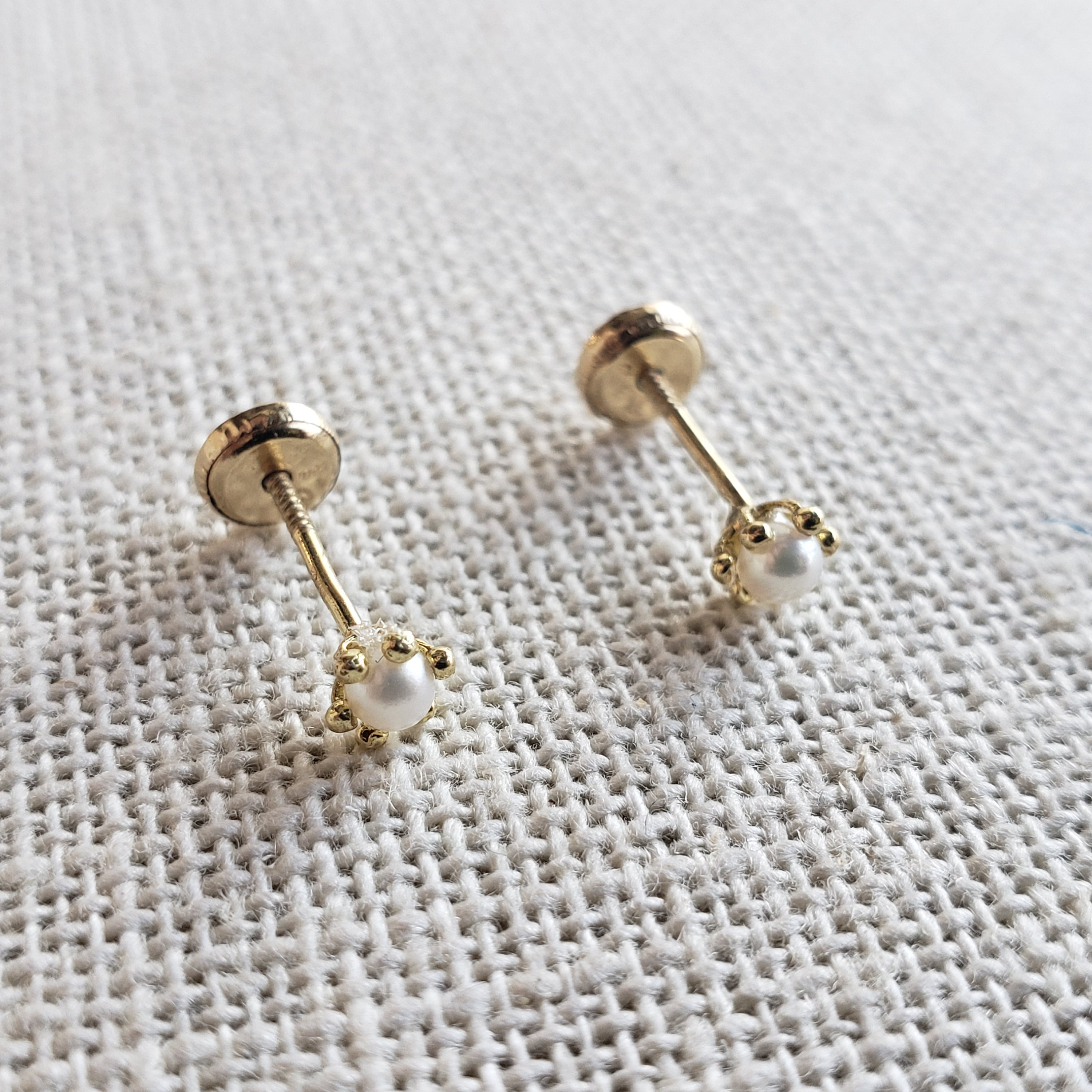  Gold Plated White Simulated Pearl Screw Back Earrings for  Babies, Infants, and Toddlers 3mm - Classic White Simulated Pearl Baby  Earrings with Safety Screw Backs: Clothing, Shoes & Jewelry