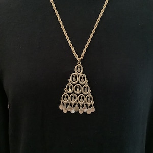 LISNER Pendent Necklace,70’s Pendents ,Moveable Coins in a Triangle Pendent Necklace,70s /80s Groovy Gold-tone Pendent Necklace