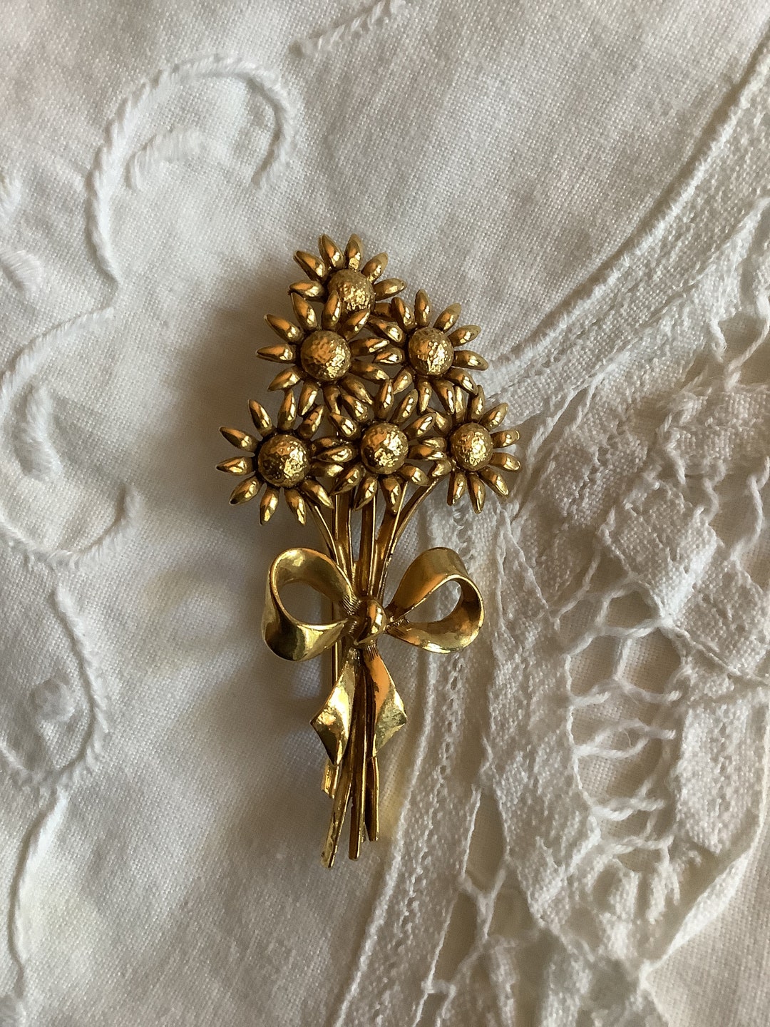 Elegant Sunflower Rhinestone Brooch For Women - Gold Crystal Leaf Daisy Lapel Pin