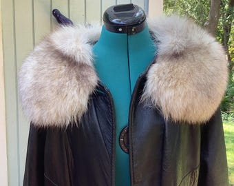 60’s Leather Coat,Sz10,Genuine Leather with a Fur Collar and cuffs