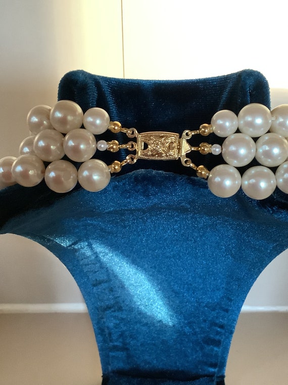 Vintage 3 Strand Pearl Necklace,Beautiful Faux Pe… - image 5