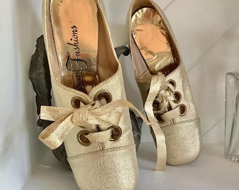 60’s SEARS Fashion Pumps, Sz6-6.5, Gold Lam’e Lace Up Block Heel Pumps