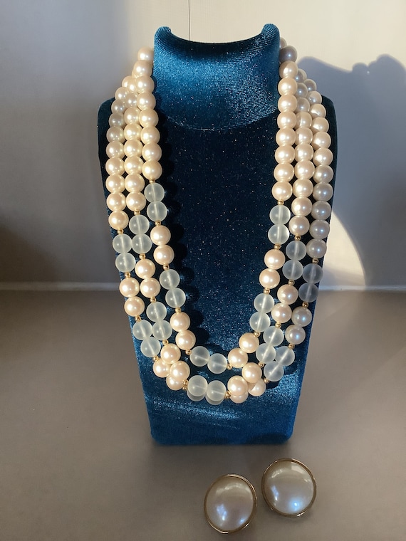 Vintage 3 Strand Pearl Necklace,Beautiful Faux Pe… - image 1