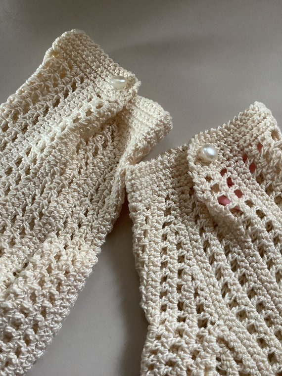 Vintage Crochet Cotton Shortie Gloves, Cream Whit… - image 2