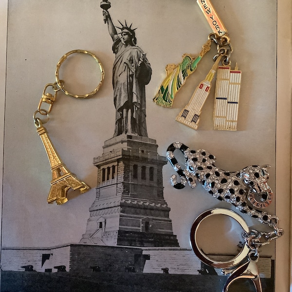 Vintage Twin Tower Key Chain,World Trade Souvenir,Eiffel Tower,Cheetah Cat Charms,Vintage Key Rings, Set of 3