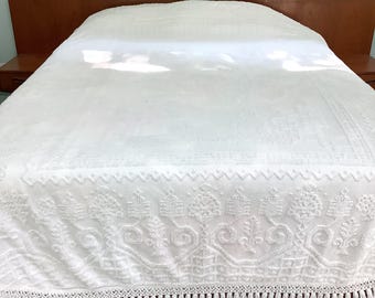 Vintage White Cotton Chenille Hobnail Bedspread 110” x 96”