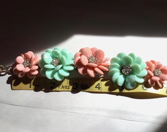 Vintage 70’s Chunky Pastel Flowered Chocker Necklace