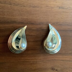 Vintage Clip On Earrings, Pearl and Goldtone,Large Wave Clip On Earrings, 50’s /60’s Clip On Earrings