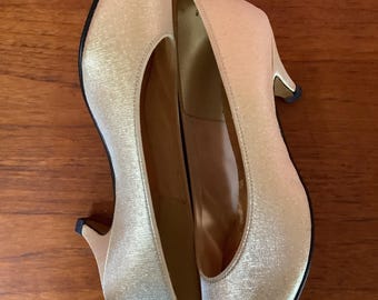 Vintage Gold Lamés Pumps,Sz 8AA, SOFTAIRES USA, Kitten Heel