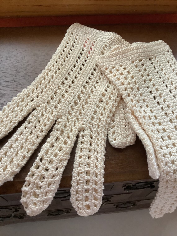 Vintage Crochet Cotton Shortie Gloves, Cream Whit… - image 5