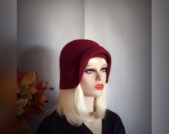 Maroon. Red. Hat. Cloche. Wool. Felt. Cap. 1920s. 1930s. Scarlet. Wine. Bordeaux.