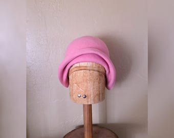 Cloche hat wool felt