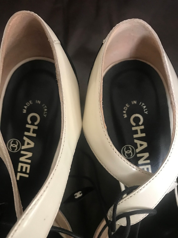 Vintage Chanel black and beige patent leather lac… - image 7