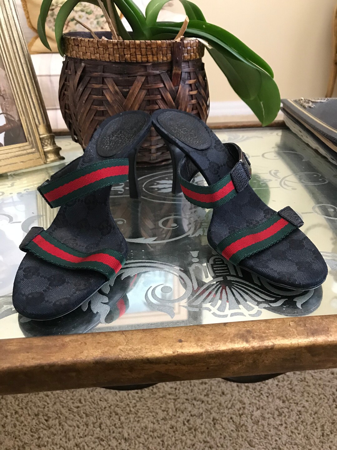 Gucci Black Sandals with Green and Red Straps Authentic Vintage Black Gucci Green and Red Strap Sandal  main image 4