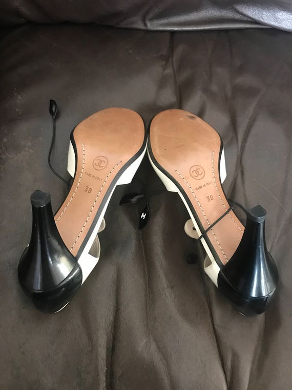 Vintage Chanel black and beige patent leather lac… - image 3