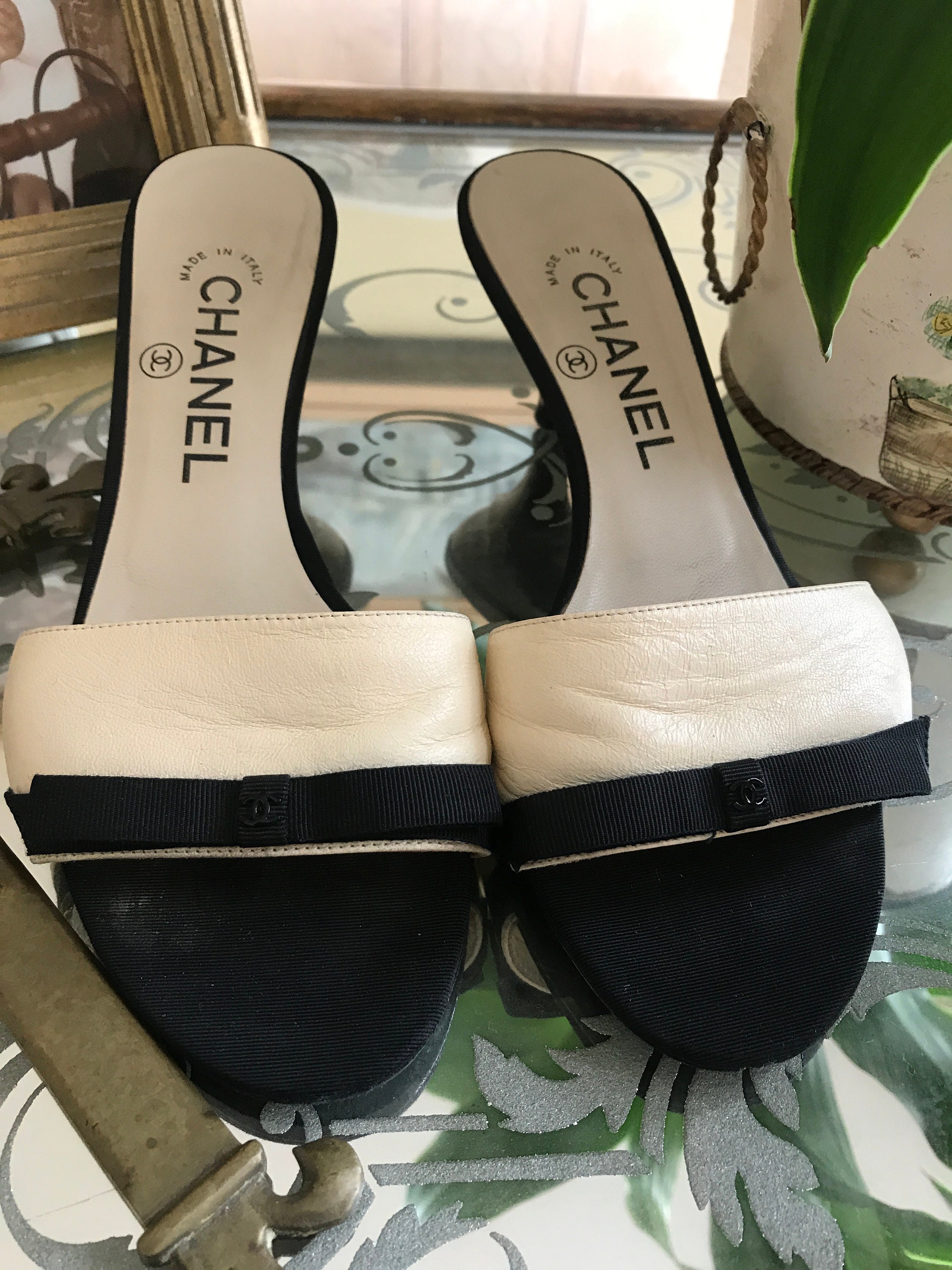 Chanel Heels Mules Sandals Eu 39 / Uk 6 CC Logo Monogram Black 