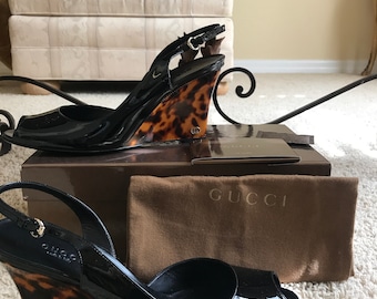 Vintage Gucci Vitello Vernice strap ankle with turquoise heel- size 9B