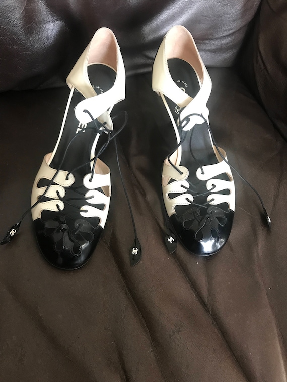 Vintage Chanel black and beige patent leather lac… - image 2