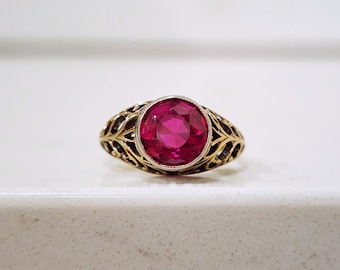 Vintage 14k Yellow Gold Art Deco Lab-Created Ruby Ring with Beautiful Open Work Filigree | Bezel Set