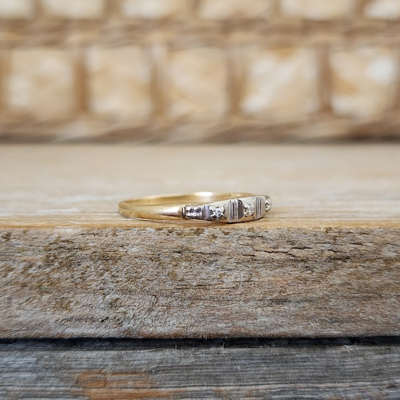 Vintage Art Deco 3 Diamond Wedding Band Ring in 1… - image 4
