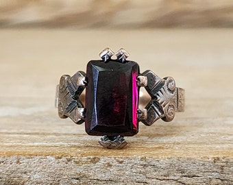 Antique Victorian Almandine Garnet Ring in 14k Yellow Gold | Unique Vintage Engagement Ring | Bohemian Garnet | Mourning Jewelry