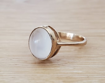 Vintage Moonstone Cabochon Engagement Ring in Yellow Gold