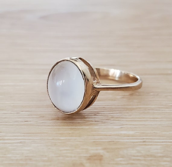 Moonstone on sale cabochon ring