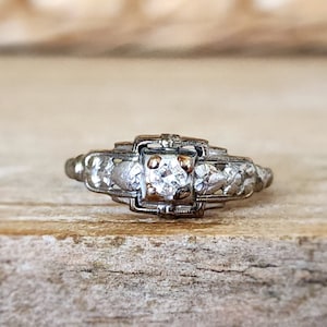 Antique Engagement Ring | 0.10 ct Diamond in 14k White Gold | Art Deco Engagement Ring