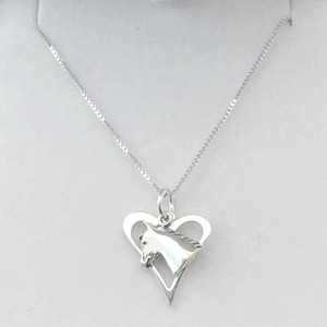 Collier coeur et cheval en argent sterling sur carte-cadeau pour maman, nounou, soeur, maman, tante, filleule, nièce, etc.