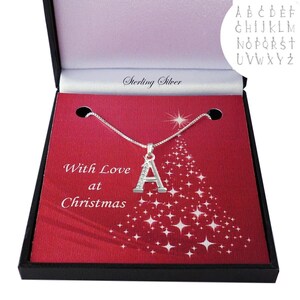 Collar con letra en plata de ley 925 en caja de regalo, regalo de Navidad para mujeres o niñas. Colgante con inicial de plata con cristales de circonita cúbica.