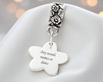 Personalisierter Blumen Charm, Beliebige Gravur, 925 Sterling Silber. Passend für Schlangenarmbänder.