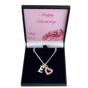 Collar con inicial y corazón de cristal rosa, colgante con cualquier letra, regalo de cumpleaños en caja de regalo. Tallas para mujeres y niñas.