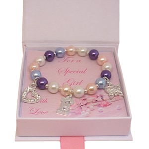 Regalo para niña: bonita pulsera con perlas, letra, corazón, mariposa e inicial. Pulsera elástica.