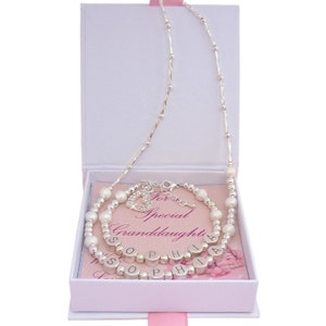 Conjunto de joyas personalizadas para niñas con nombre en pulsera y collar, cuentas de plata, caja de regalo y tarjeta. Regalo para hija, nieta o sobrina
