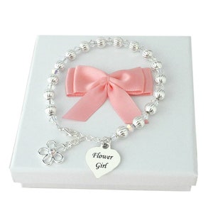 Armband für Blumenmädchen mit offenem Blumen Charm. Geschenkbox mit Geschenkkarte.