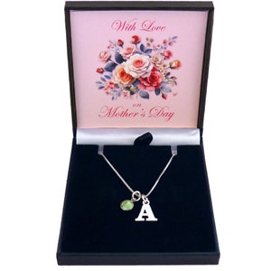 Collar con colgante de canal con letra y piedra de nacimiento en plata de ley 925, en caja de regalo para el Día de la Madre. Regalo para mamá, mamá o nieta.