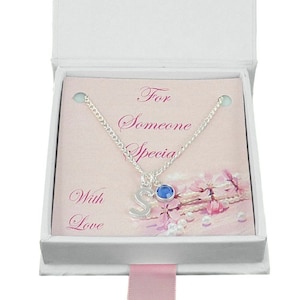Collar de canal de piedra natal con dije de letra para alguien especial, esposa especial, novia, hermana, hija, mamá, niñera, mamá, etc...