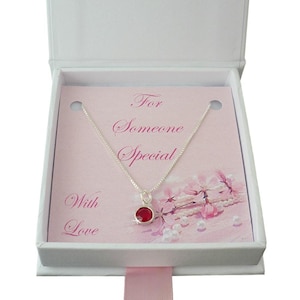 Collier avec pierre de naissance unique dans une boîte cadeau spéciale pour maman, soeur, maman, nounou, fille, nièce, etc.
