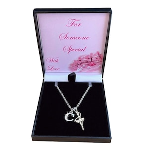 Hermoso collar de bailarina para niñas, con cualquier letra o inicial, ideal como regalo para hija, hermana, sobrina, nieta, ahijada o amiga especial.