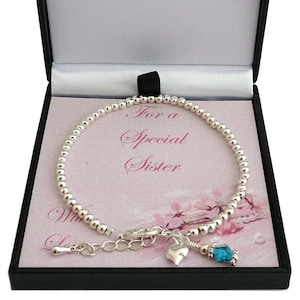 Bracelet de pierres de naissance avec breloque coeur soufflé dans une boîte cadeau pour femme et fille sur un support carte pour maman, nièce, grand-mère, soeur, maman, nounou, etc.