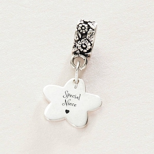 Amuleto especial de sobrina, 925 amuleto de flores de plata de ley. Se adapta a las pulseras de cadena de serpiente.