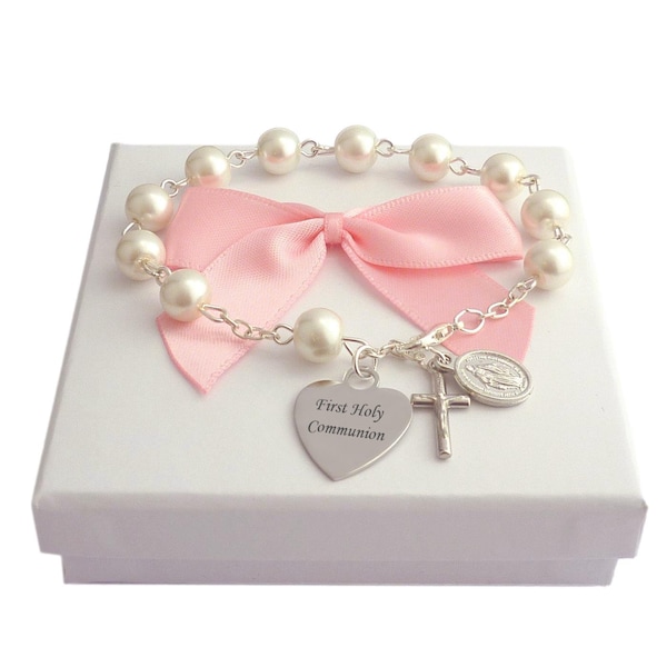 Personalisiertes Perlen-Rosenkranz-Armband mit graviertem Herz-Anhänger, rosa oder weiß. Geschenk zur Erstkommunion für Mädchen.