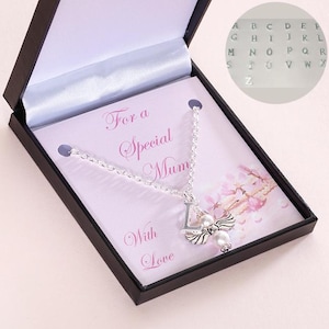 Collar de ángel de la guarda con dije de letra en caja de regalo para mamá, hija, hermana, tía, etc.