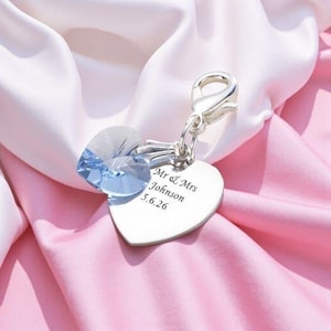 Charm personnalisé quelque chose de bleu. Charm gravé, cristal et coeur. Cadeau personnalisé pour la mariée le jour du mariage. Clip-on.