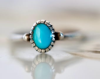 Vintage Navajo Turquoise Ring | Raised Oval Cabochon | Fluted Bezel Setting | Sterling Silver | Sz 5 | Old Pawn Sleeping Beauty Turquoise